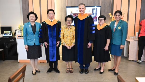 แสดงความยินดีกับ Prof. Bradley J. Cardinal ในโอกาสได้รับปริญญากิตติมศักดิ์