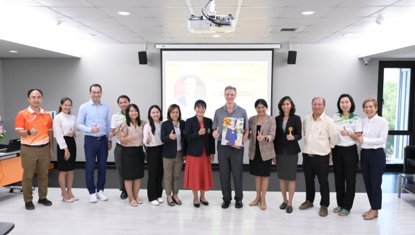 “Trend of Sport, Exercise and Health Science in America” โดย Prof. Dr. Bradley J. Cardinal